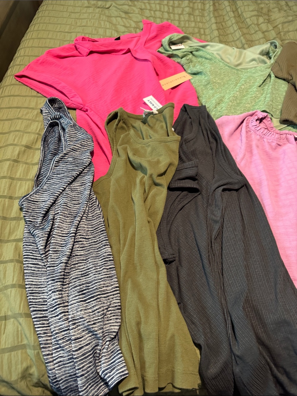 Large top bundle - Picture 2 of 3